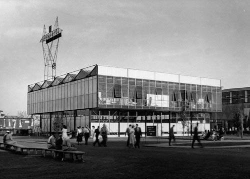 Robna kuća 'Standard konfekcija'.Zagrebački velesajam, rujan 1958. godine